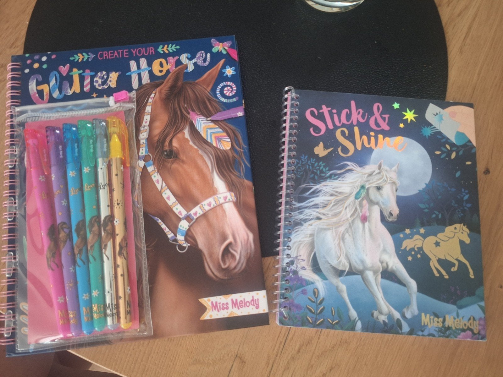 Paarden - Miss Melody Glitter & Stick & Shine Tekenboeken, Ophalen of Verzenden, Nieuw, Papier, Schets- of Tekenboek