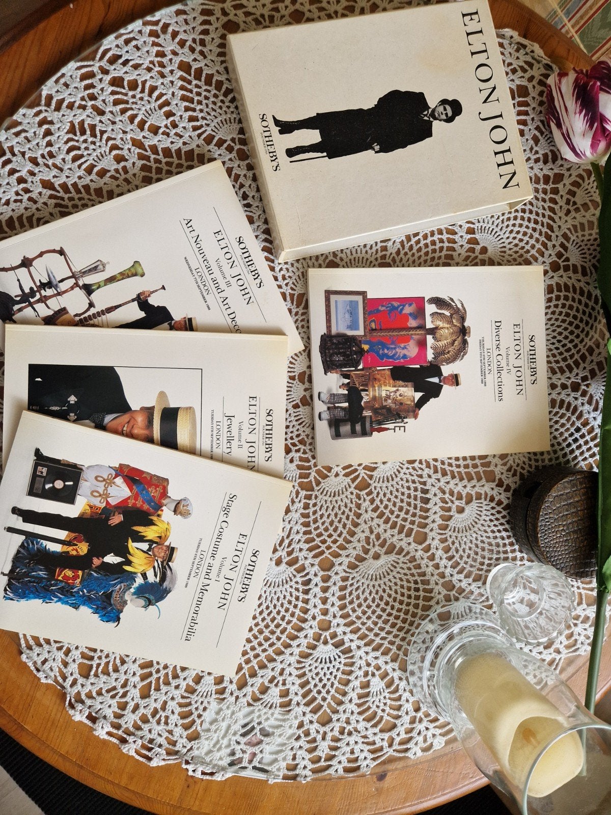 Sotheby's Elton John Catalogus Boxset (4 delen), Boeken, Ophalen, Zo goed als nieuw, Sotheby's, Europa overig