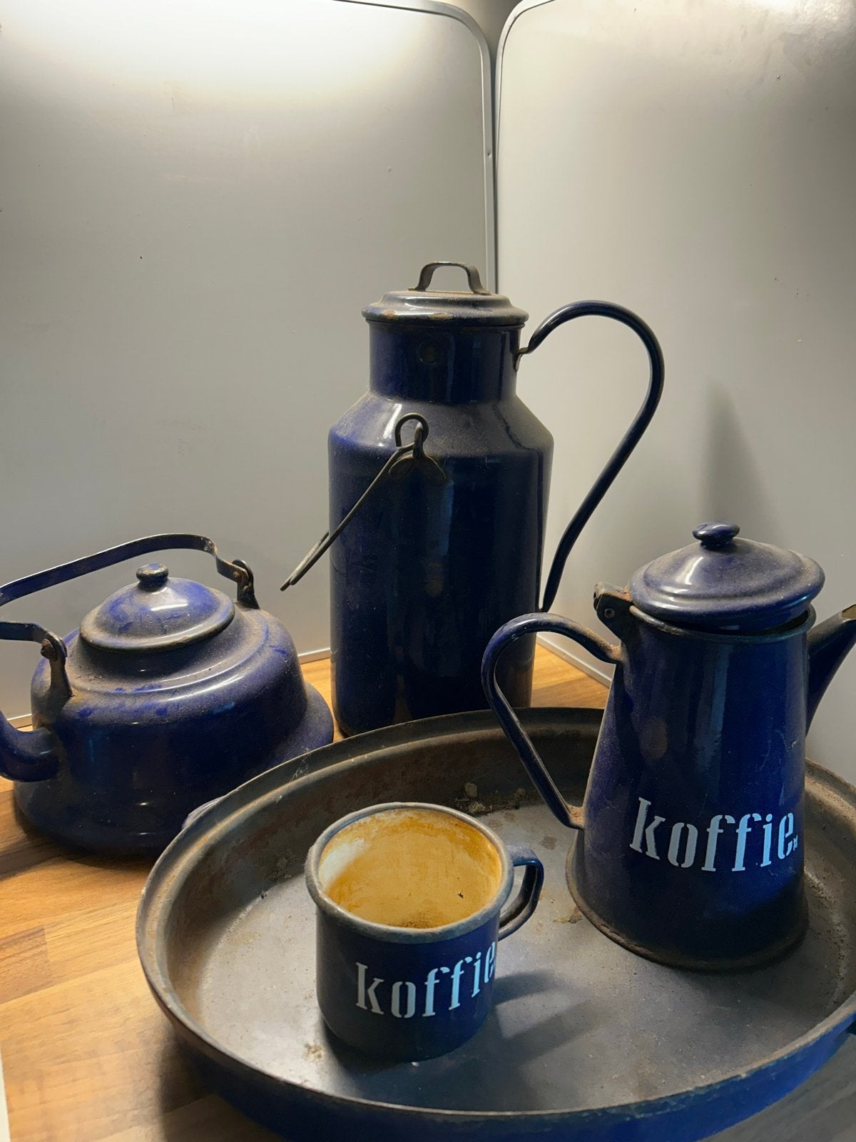 Vintage blauw emaille koffie- en theeservies, Ophalen