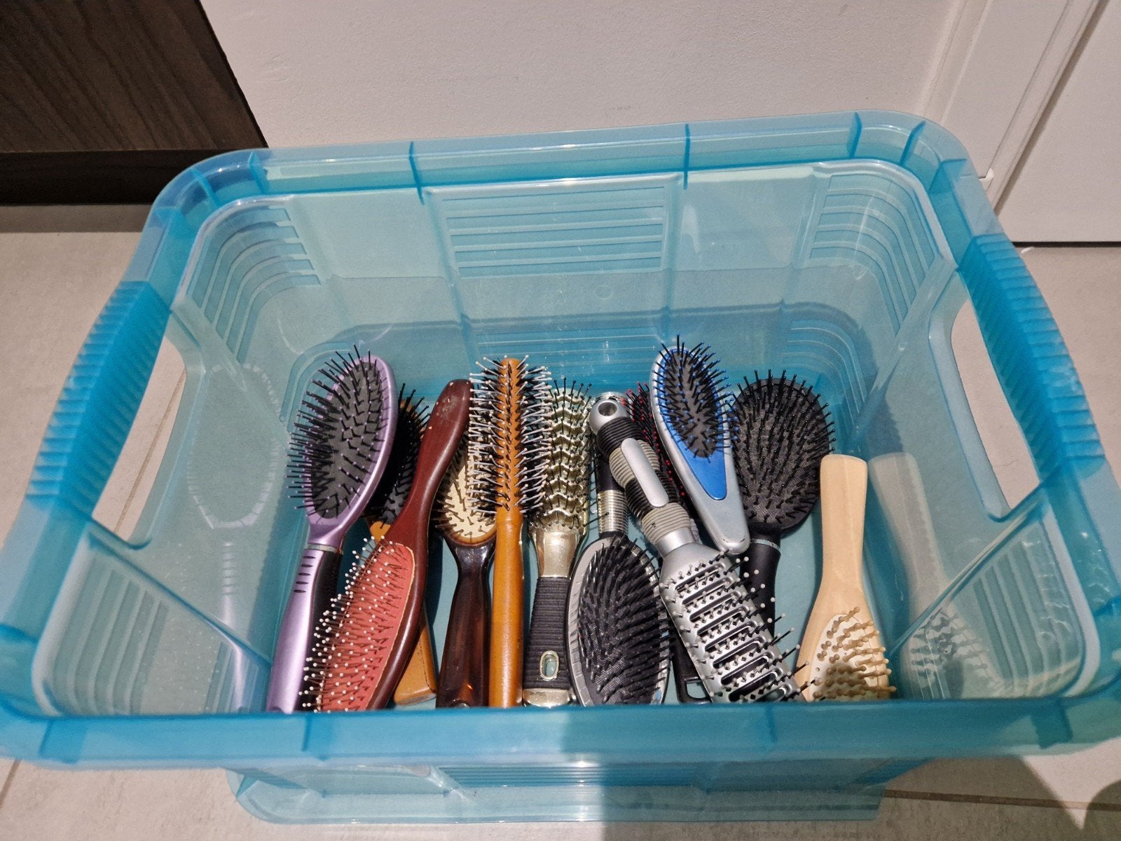 Grote set haaraccessoires: borstels, kammen, krulspelden, Ophalen