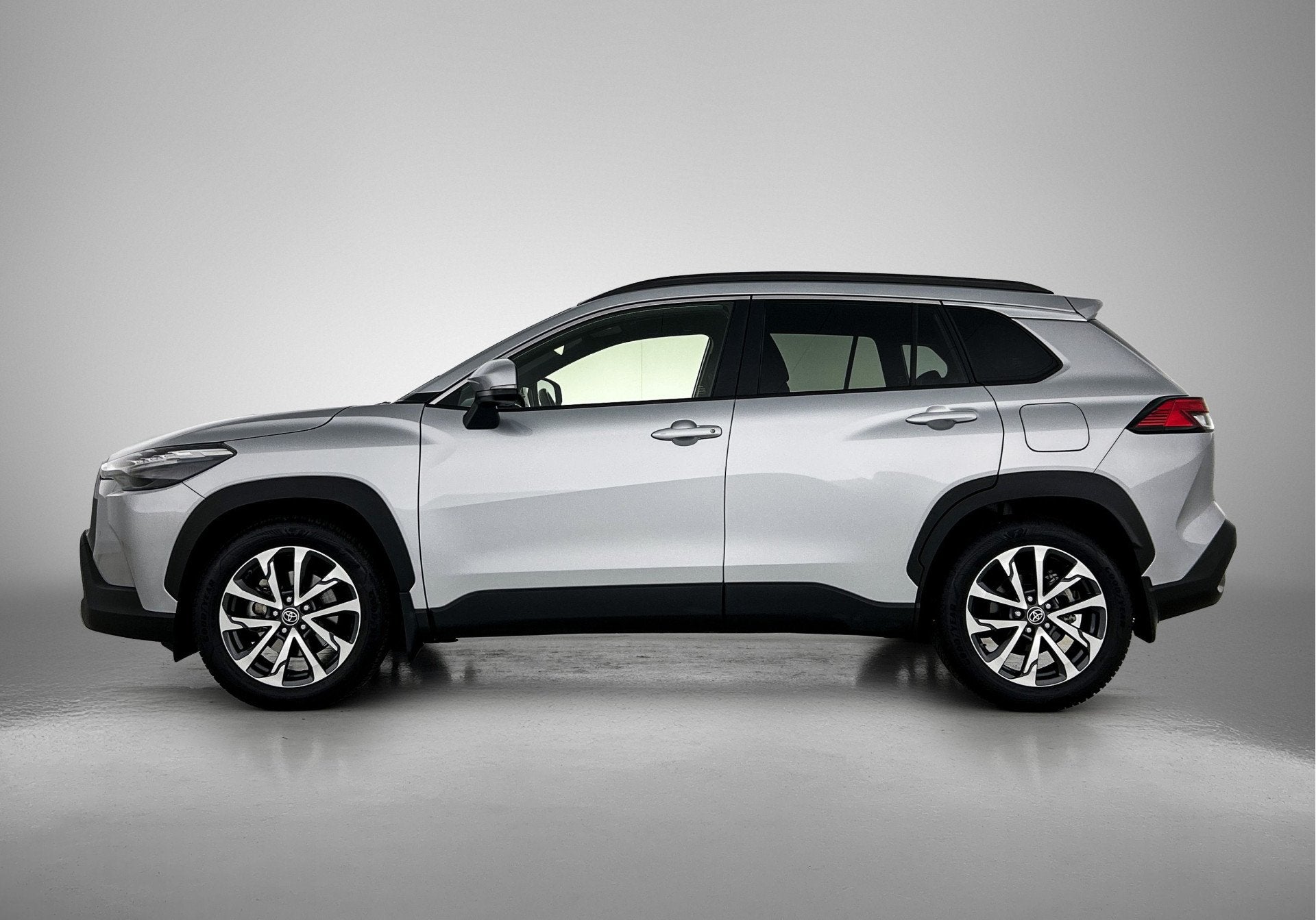 Toyota Corolla Cross 2.0 Hybrid First Edition | Navigatie |, 12 maanden, Gebruikt, 4 cilinders, Leder en Stof