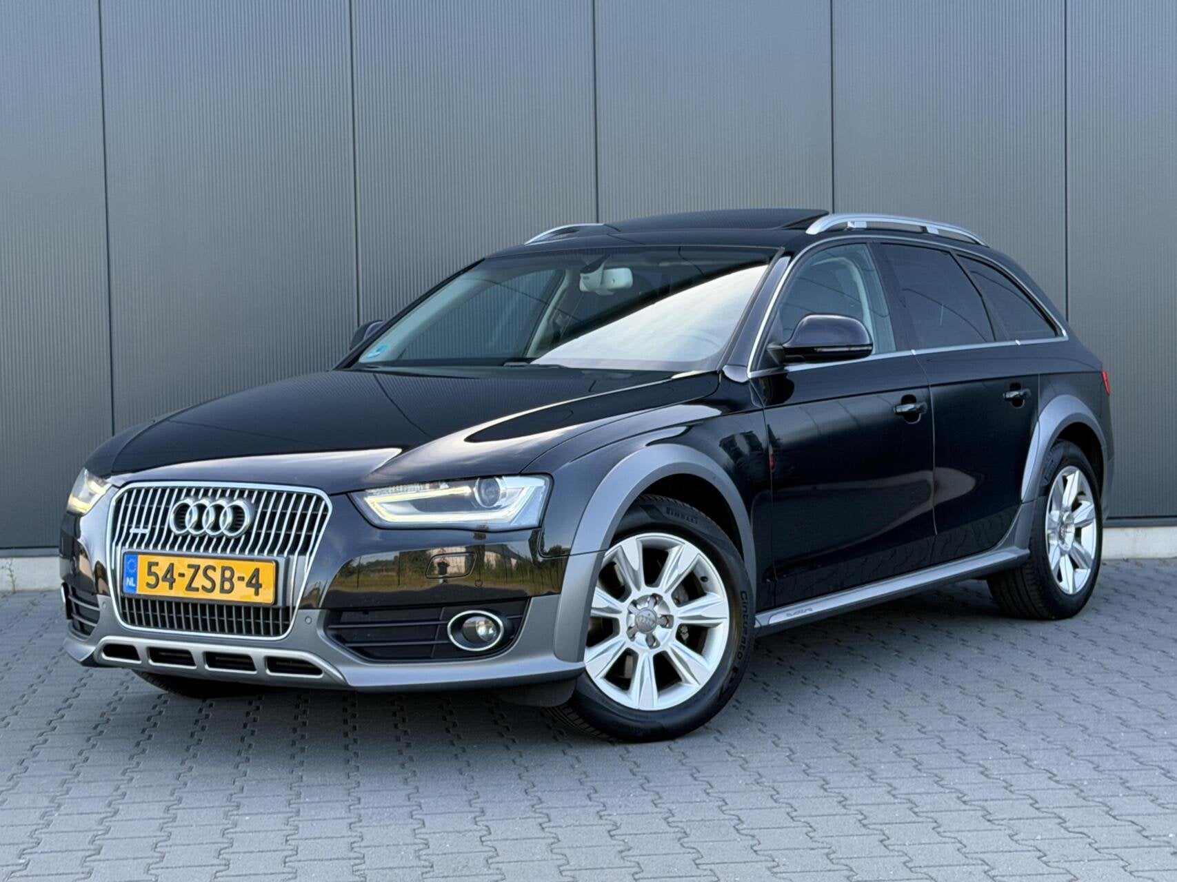 Audi A4 Allroad Quattro 2.0 TFSI Schuifdak - Xenon - Trekhaa, Auto's, Audi, Automaat, Euro 5, Stof, Zwart