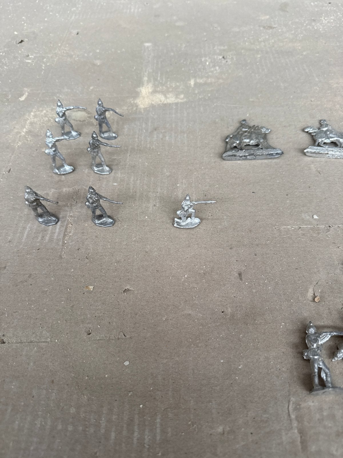 Ruw gegoten tinnen soldaatjes - 74 stuks voor de hobbyist, Ophalen of Verzenden, Gebruikt