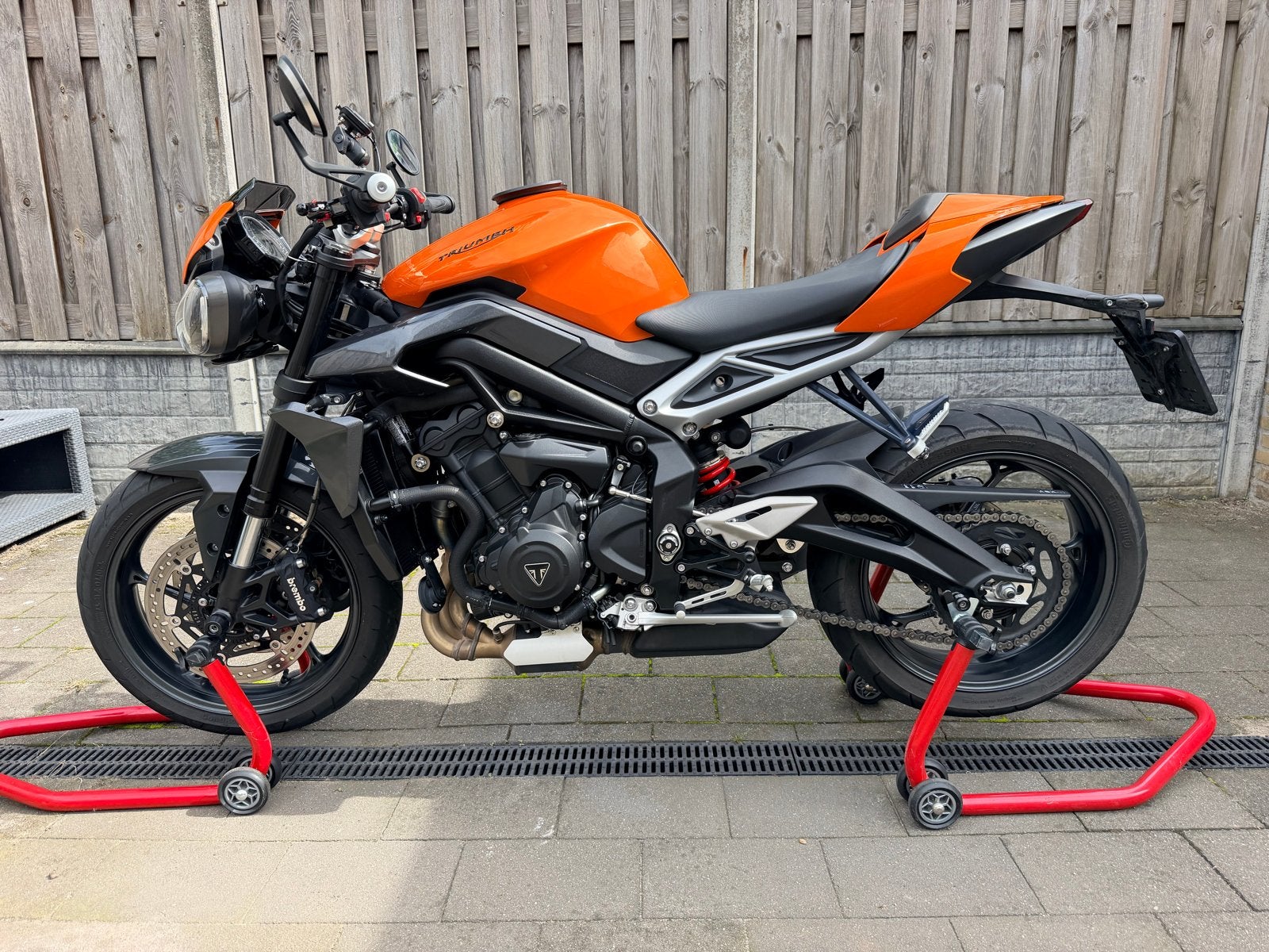 Triumph Street Triple R met vele extra's, Handvatverwarming, Motorrijbewijs A, Gebruikt, 3 cilinders