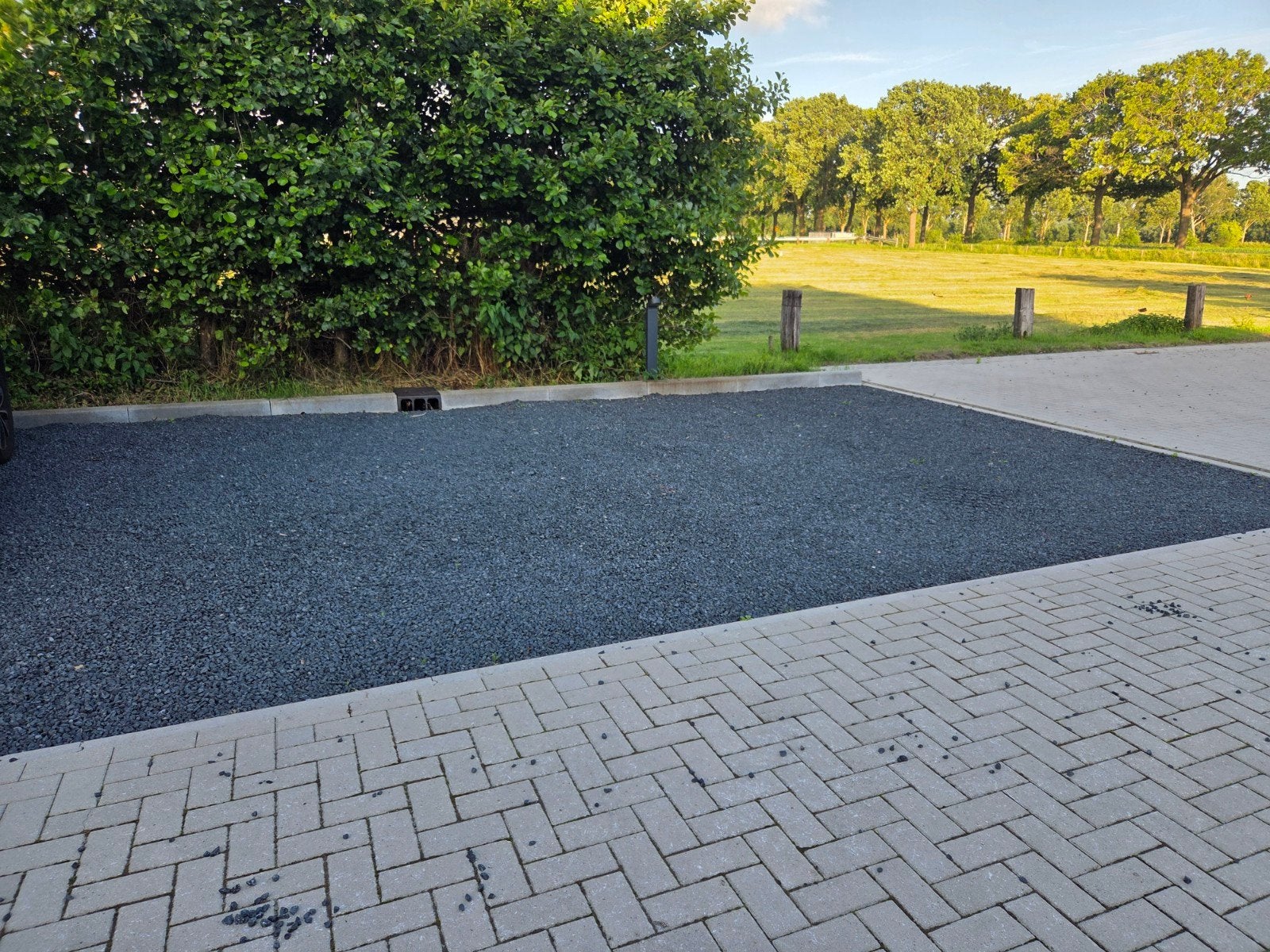Grind met auto grindmatten 45m2., Ophalen