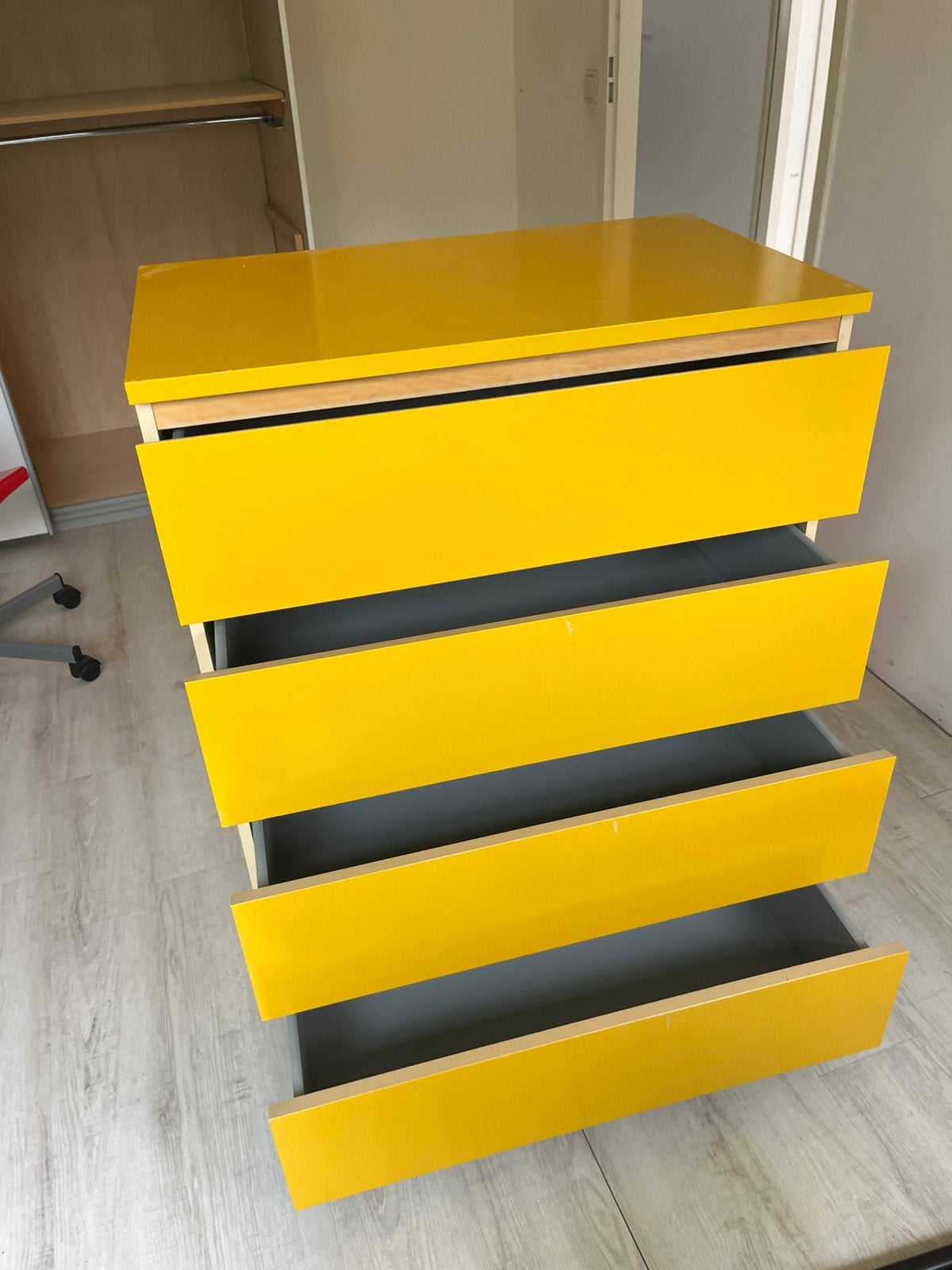 Gratis ikea ladekast geel geverft 80x48x100, Ophalen, 50 tot 100 cm, Zo goed als nieuw, Minder dan 100 cm