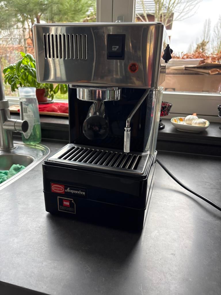 Quick Acquaviva Espresso Apparaat - Compact & Krachtig, Afneembaar waterreservoir, Gebruikt, Espresso apparaat, Gemalen koffie