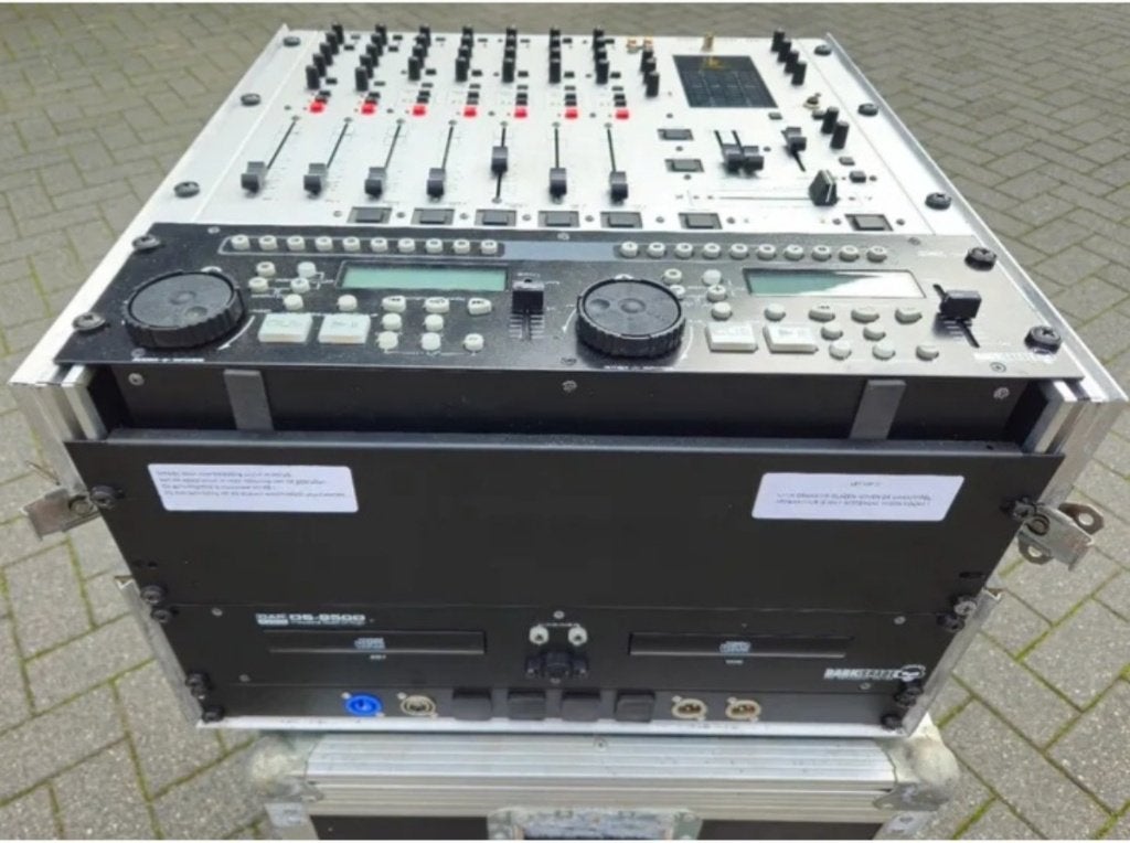 Dj audio mixers - incl. Flightcase, Ophalen, Zo goed als nieuw, Complete set