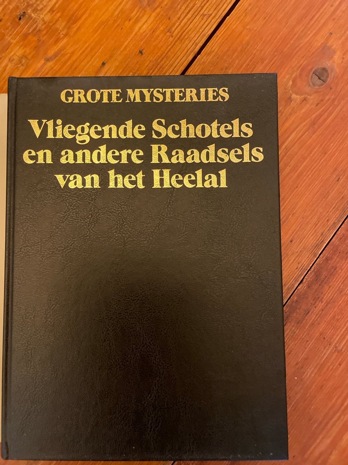 Vliegende Schotels en andere Raadsels van het Heelal, Boeken, Ophalen of Verzenden, Zo goed als nieuw