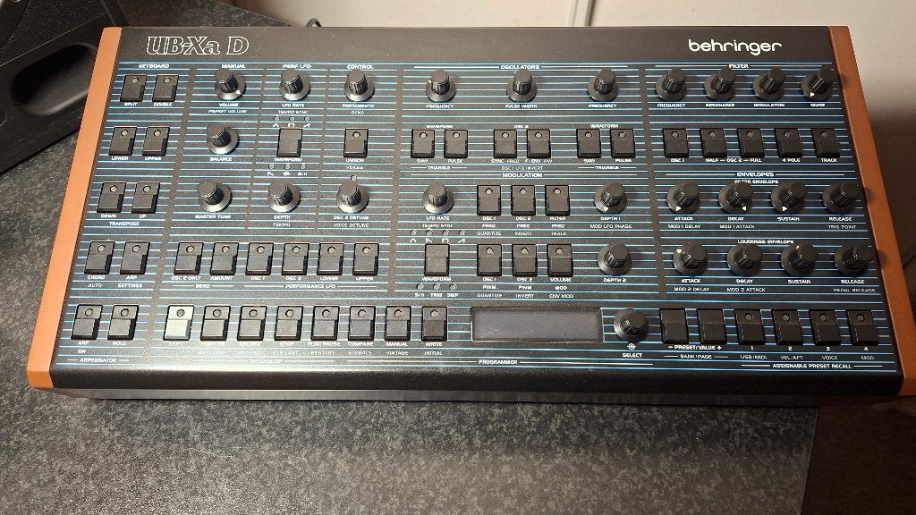 Behringer UB-XA Desktop Synthesizer, Muziek en Instrumenten, Ophalen, Zo goed als nieuw, Overige aantallen, Overige merken