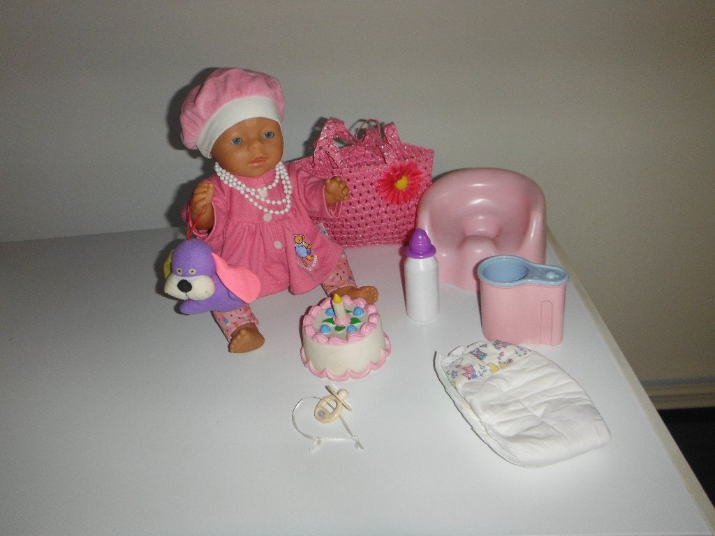 baby born is jarig  met acc, Ophalen, Zo goed als nieuw, Babypop