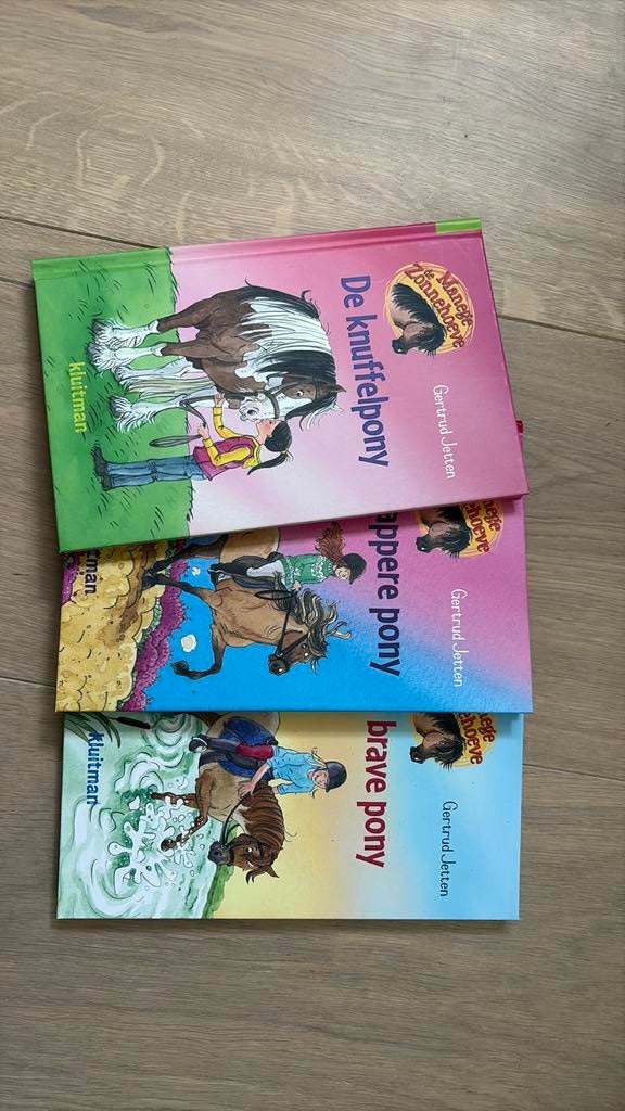 3 manege de zonnehoeve boeken, Ophalen of Verzenden, Zo goed als nieuw, Fictie algemeen