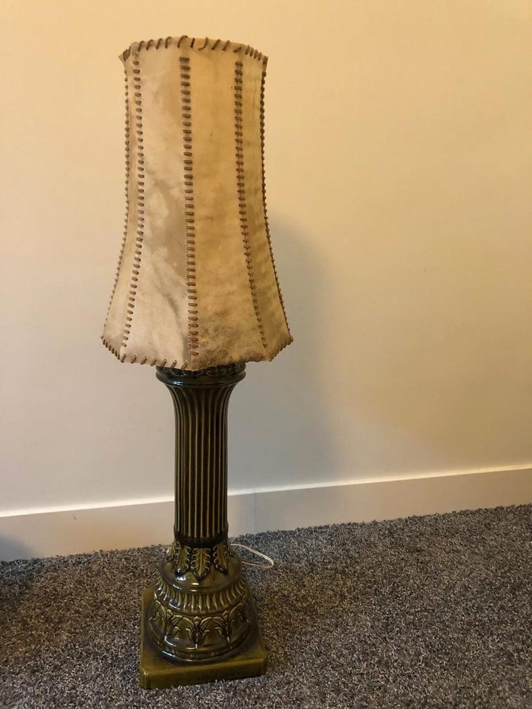 Vintage lamp met Keramische Voet en leren Kap, Ophalen, Gebruikt, Stof, 100 tot 150 cm
