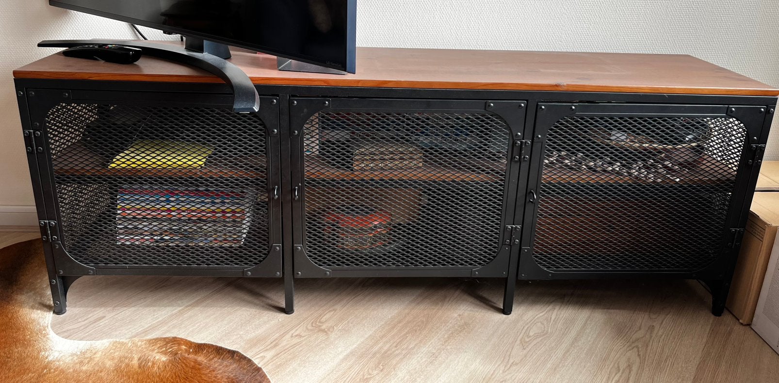 Fjallbo tv-meubel, Ophalen, Grenenhout, 100 tot 150 cm, Zo goed als nieuw