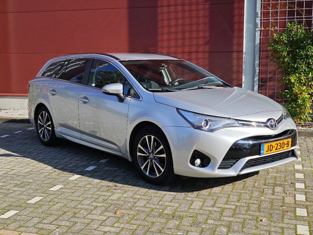 Toyota Avensis Touring Sports 1.8 VVT-i | NAP | LED | 17" LM