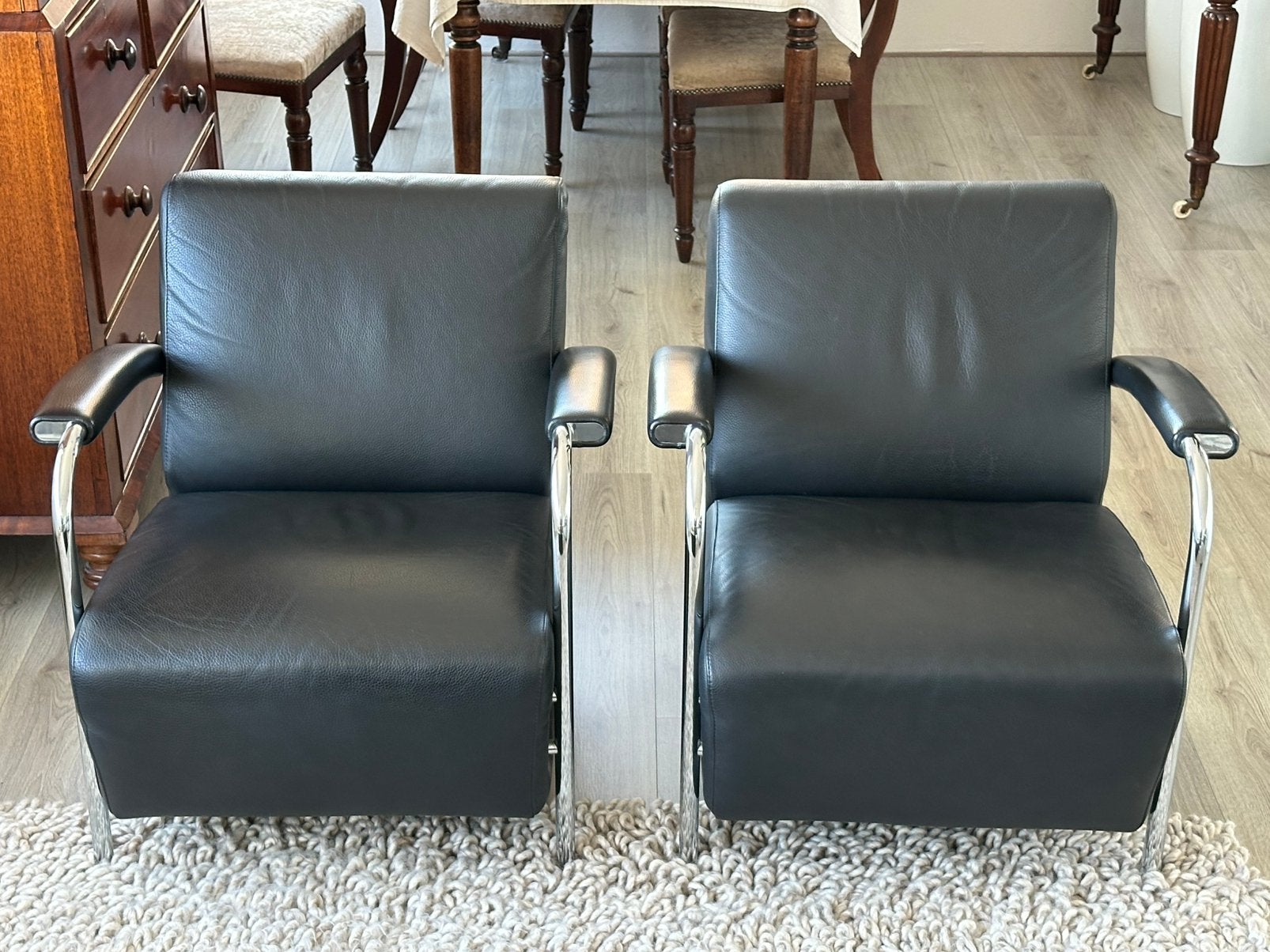 Set van 2 Leolux Scylla fauteuils leder (laag), Huis en Inrichting, Ophalen, Gebruikt, Design hotel chique, 50 tot 75 cm