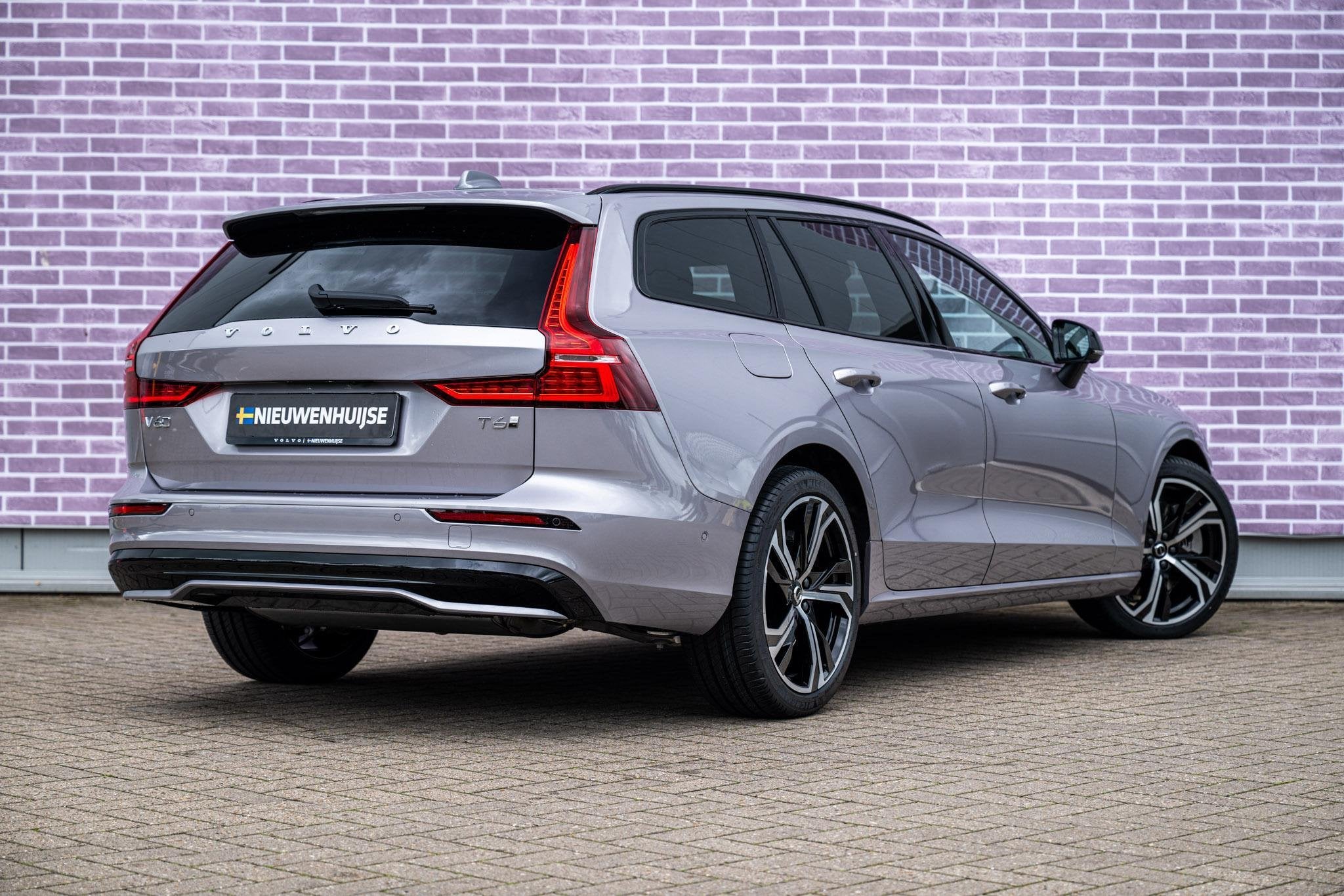 Volvo V60 T6 Plug-in hybrid AWD Ultra Dark | Heico bodykit |, Automaat, Stof, Gebruikt, Euro 6
