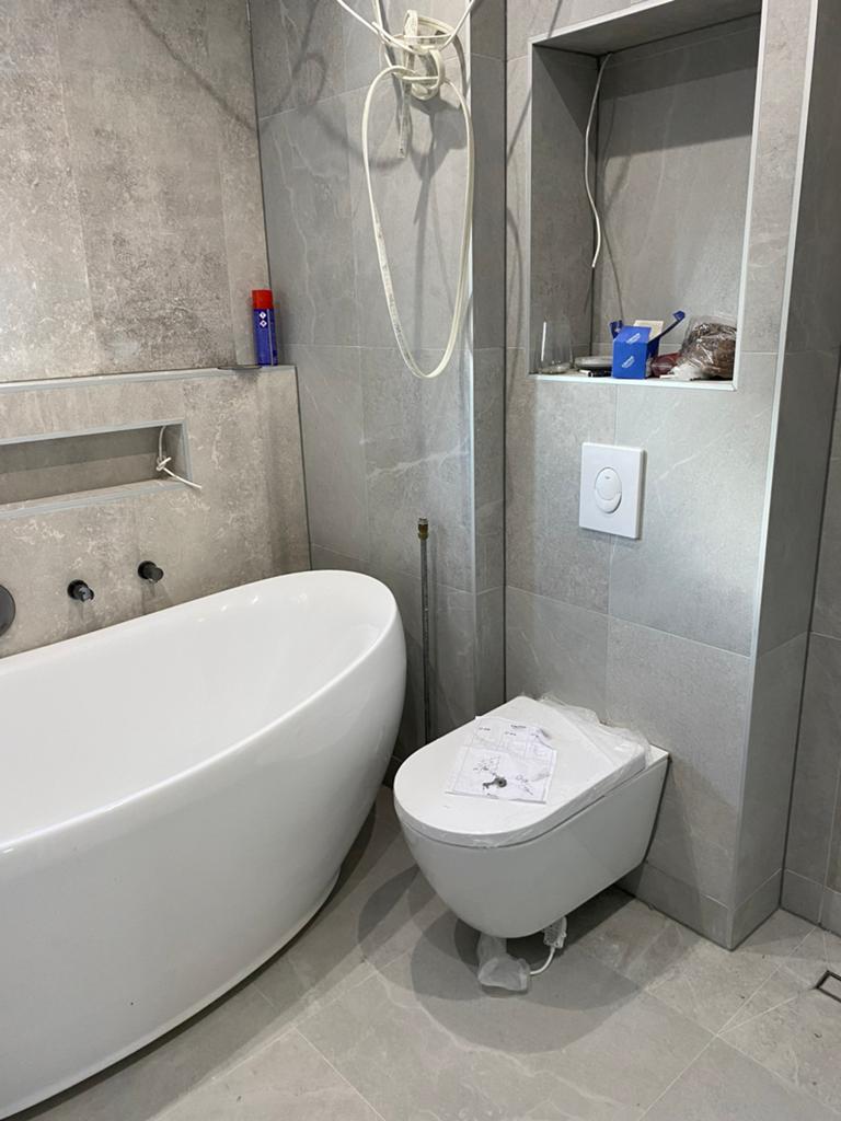 Badkamer renovatie en tegelwerk, Huis en Inrichting, Badkamer | Complete badkamers, Ophalen, Zo goed als nieuw