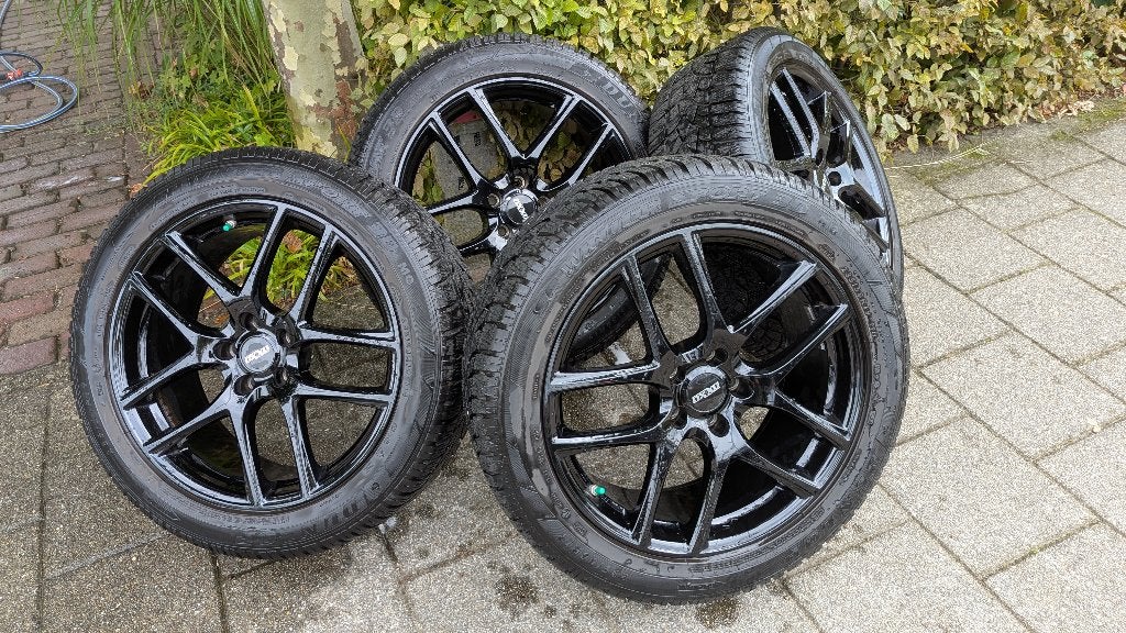 Dunlop R19 235/50 SP Winterbanden 99h met lichtmetaal velgen, Gebruikt, Banden en Velgen, Winterbanden, 235 mm