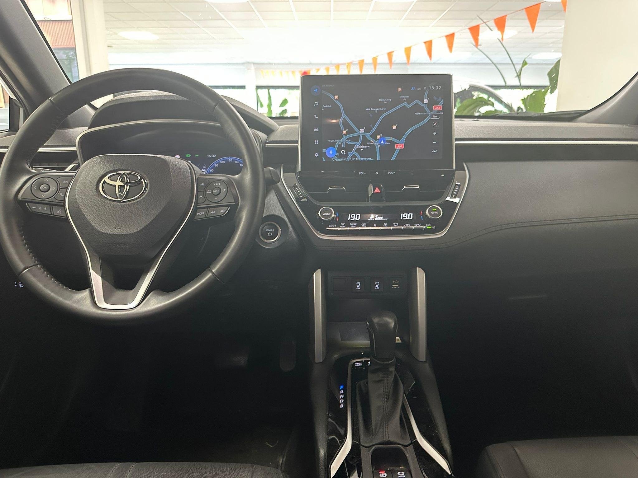 Toyota Corolla Cross 2.0 High Power Hybrid First Edition TRE, Gebruikt, 4 cilinders, Met garantie (alle), Automatische klimaatregeling