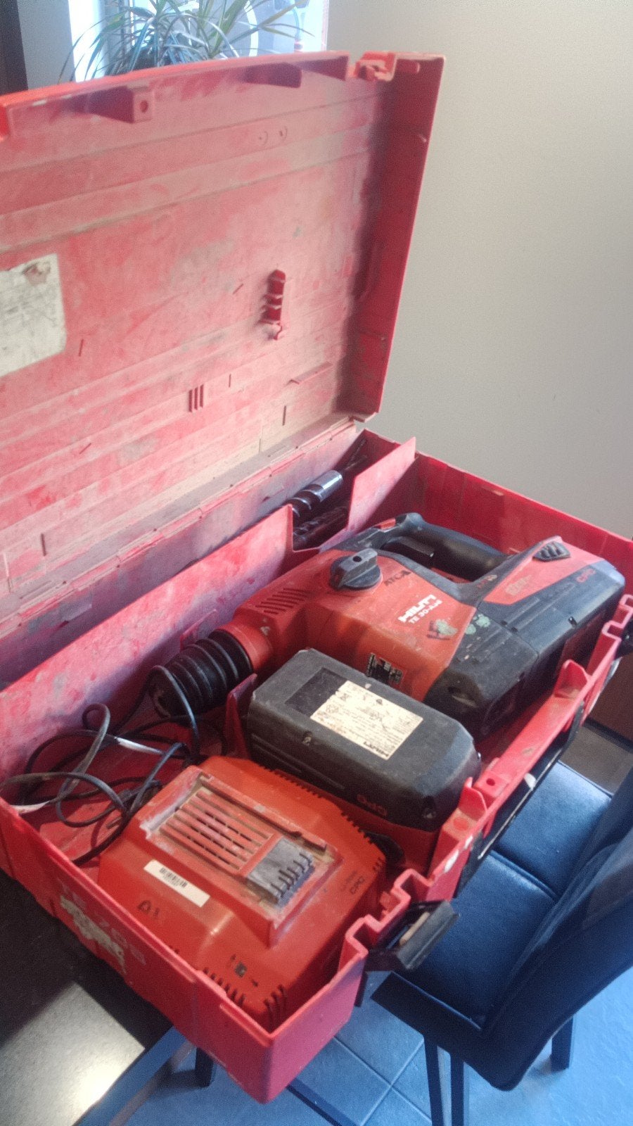 Hilti TE 6-A36 Accu Boorhamer met 2 accu's, lader en boren, Boor- en/of Breekhamer, Ophalen of Verzenden, Klopboormechanisme, Gebruikt