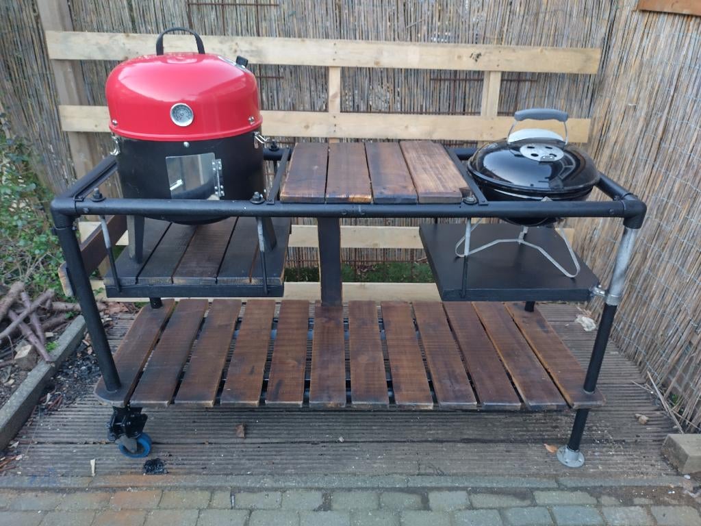 BBQ meubel, Ophalen, Zo goed als nieuw, Houtskool, Vrijstaand