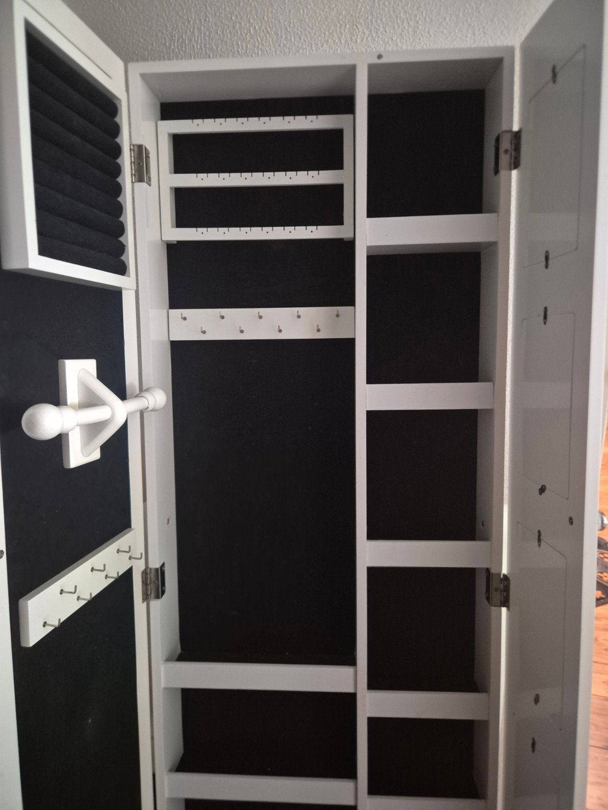 Witte sieradenkast met spiegel, Ophalen, Met plank(en), Minder dan 50 cm, Gebruikt