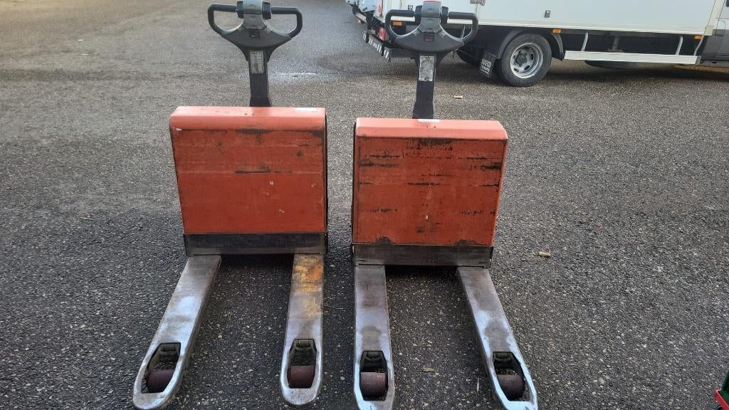 Te koop 2 electrische pallettrucks, rijdend en heffend., Doe-het-zelf en Verbouw, Palletwagens en Pompwagens, Ophalen, Gebruikt