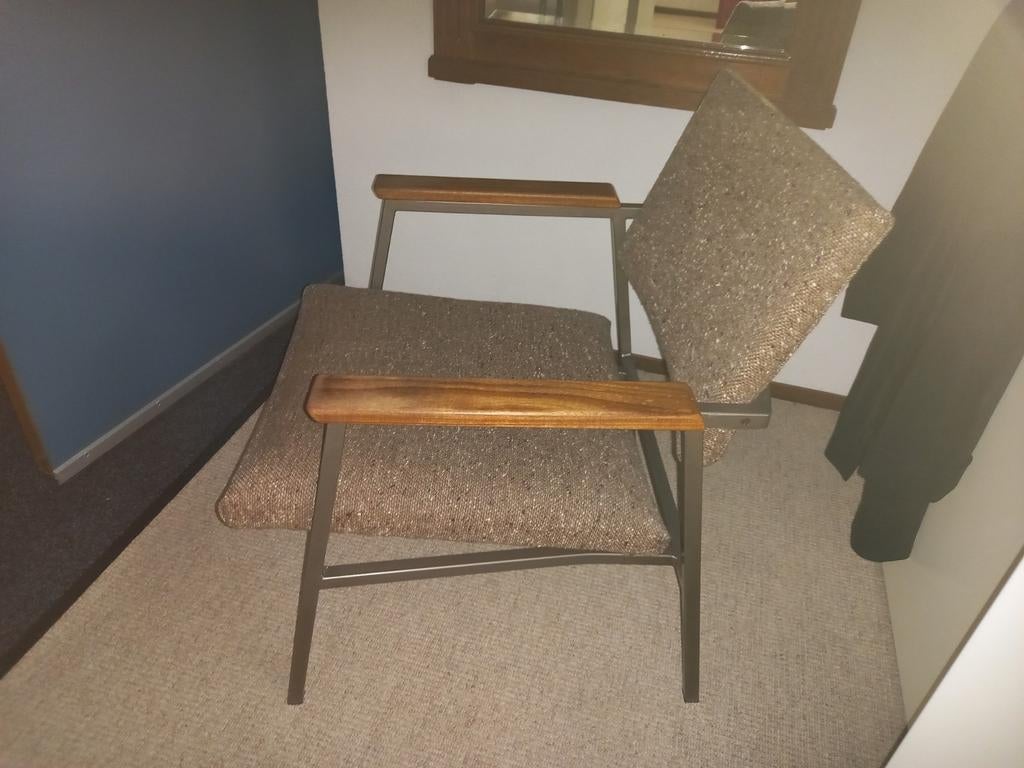 Comfortabele fauteuil met houten armleuningen, Ophalen, Modern, Comfortabel, Gebruikt, Bruin