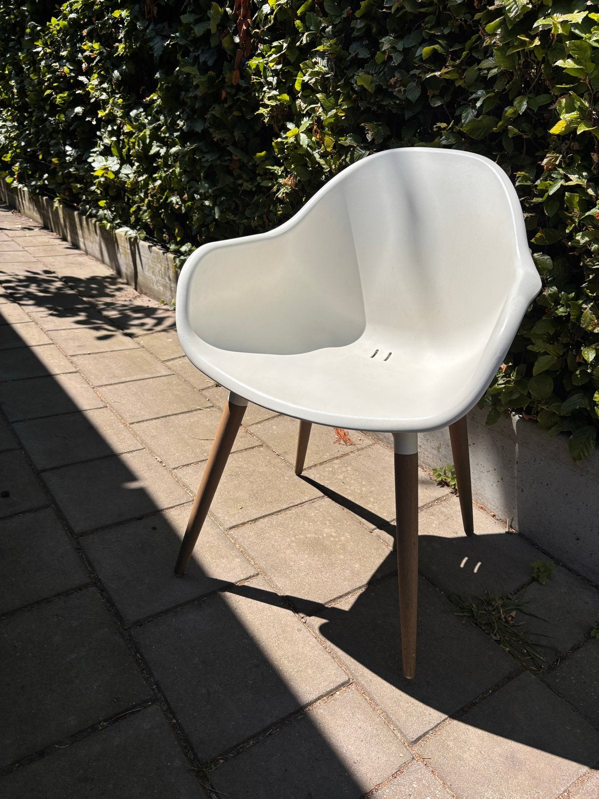 4 Witte tuinstoelen met houten poten, Gebruikt, Wit, Ophalen of Verzenden, Vier