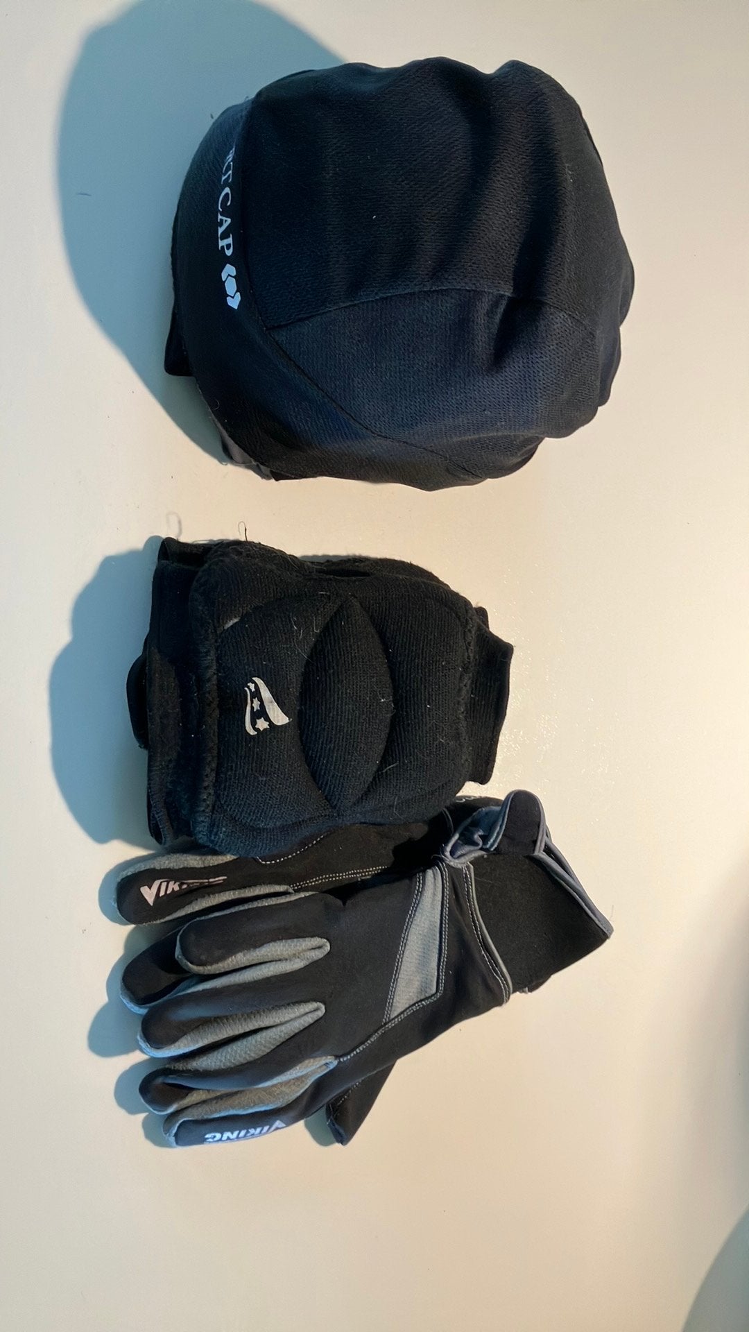 Schaatsbeschermingsset maat L/10 helm knie en handschoenen, Ophalen of Verzenden, Zo goed als nieuw, Overige typen, Overige merken