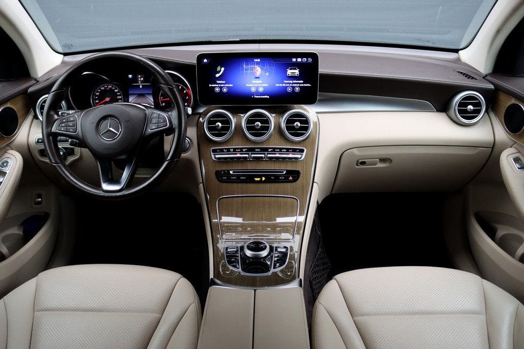 Mercedes-Benz GLC Coupé 300 4MATIC AMG Line | Dodehoekassis, Auto's, Mercedes-Benz, Gebruikt, 4 cilinders, Zwart, Vierwielaandrijving