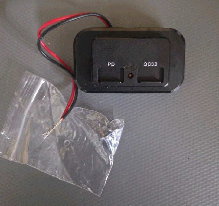 USB C en USB aansluiting roestvrijstaal NIEUW, Ophalen of Verzenden, Nieuw