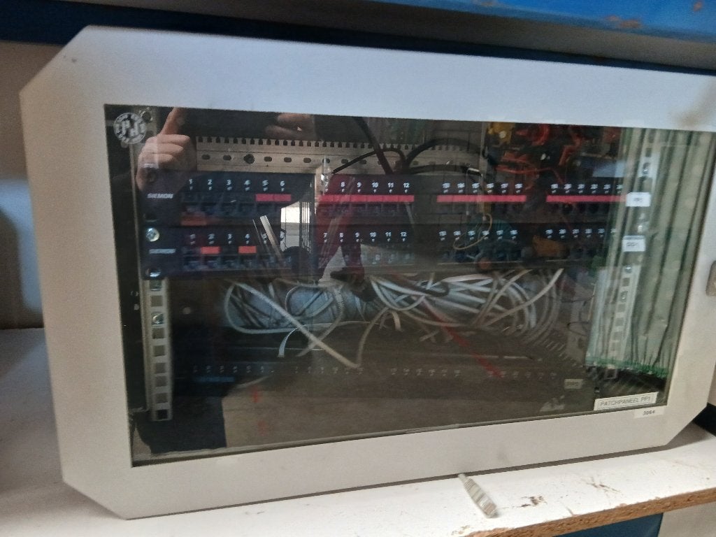 19-inch wandnetwerkkast / patchkast, Computers en Software, Ophalen, Gebruikt, ., Plaatstaal
