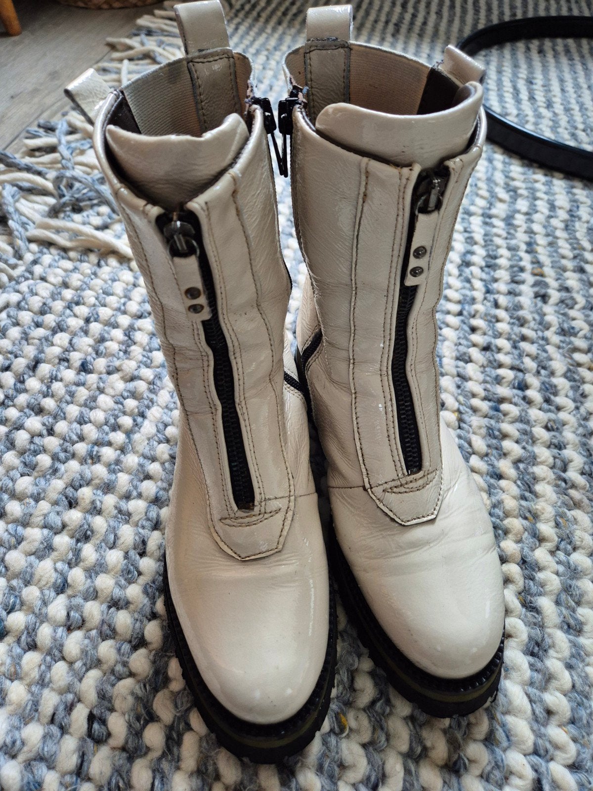 Piedinudi laarzen creme lak met rits maat 38, Ophalen of Verzenden, Zo goed als nieuw, Beige, Hoge laarzen