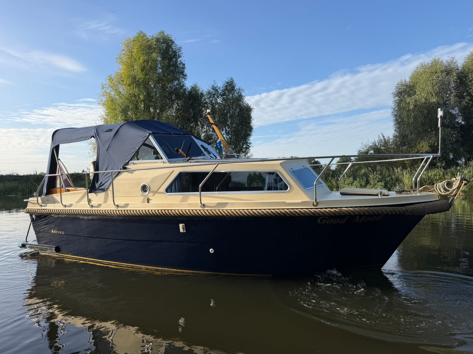 Zeer nette Antaris 720 | nieuwe kap & gratis winsterstalling, Watersport en Boten, 3 m, Overige merken, Gebruikt, Diesel