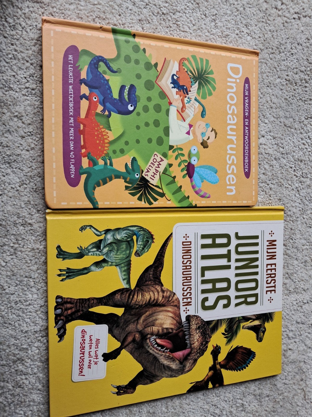 Dinosaurus Boeken Set: Junior Atlas & Vragenboek, Ophalen of Verzenden, Zo goed als nieuw, Amphi Coelias, Non-fictie