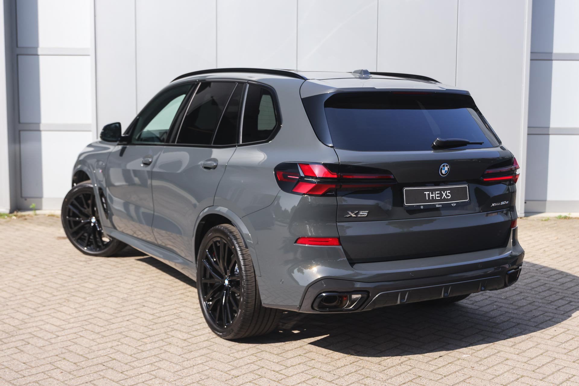 BMW X5 xDrive50e M Sport Automaat / Panoramadak / Trekhaak /, Auto's, Automaat, Dealer onderhouden, 2395 kg, Leder