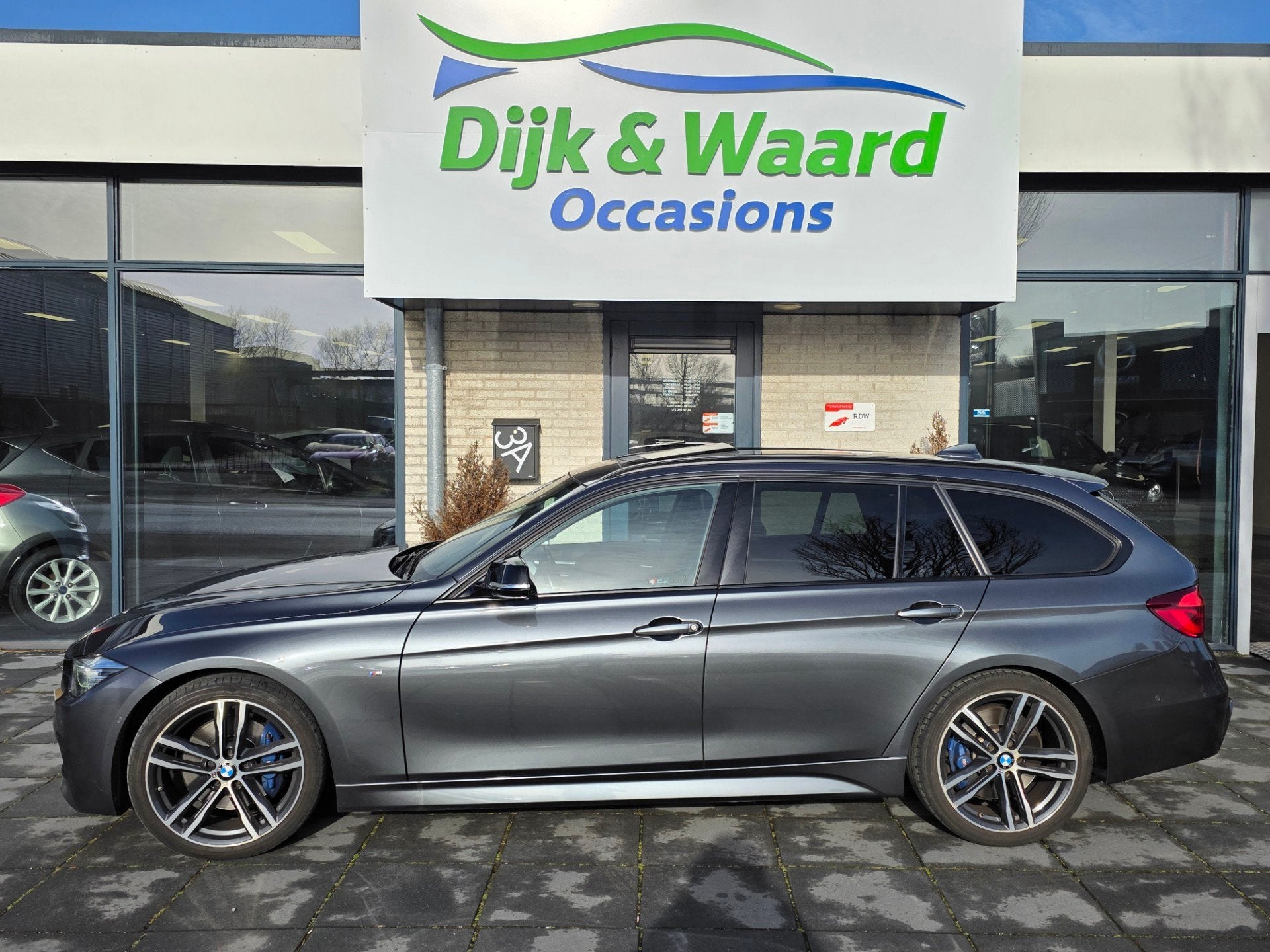 BMW 3-Serie 318i M-Sport Corporate Lease Automaat – Pano, Gebruikt, Euro 6, Wit, Bedrijf