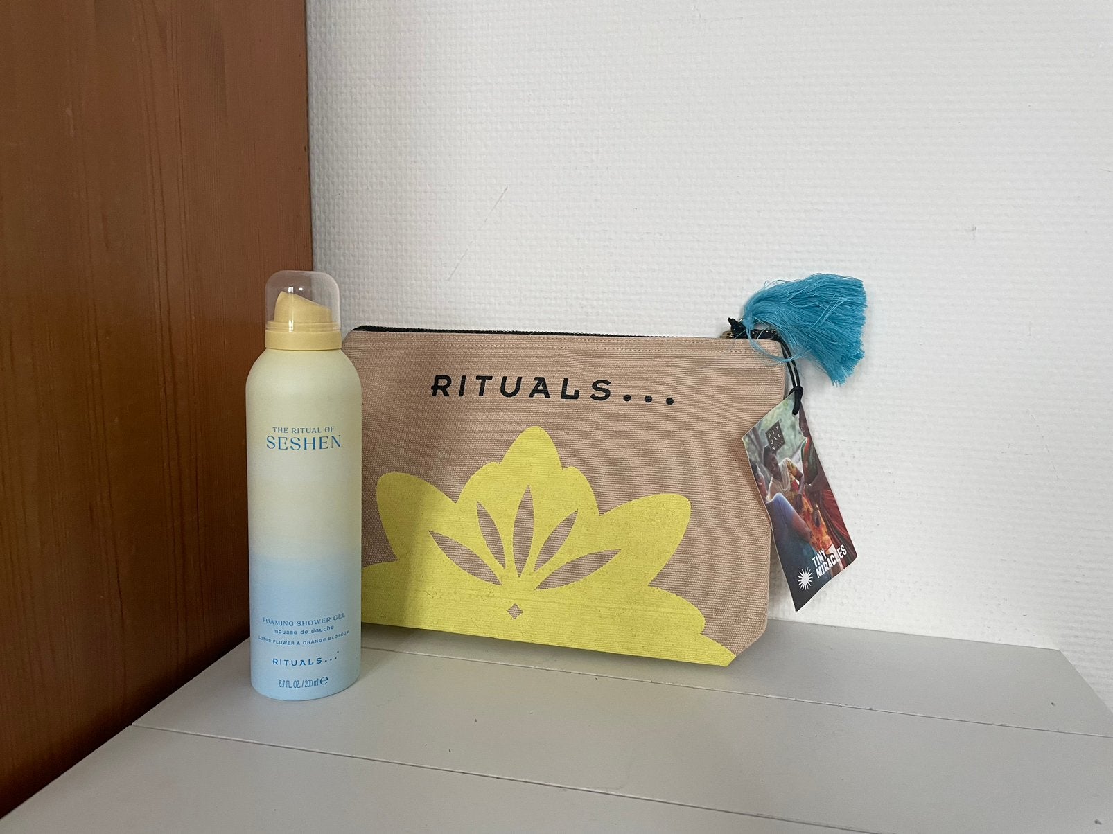 Nieuw rituals seshen setje pouch tasje en shower gel mousse, Ophalen of Verzenden, Nieuw, Bad & Douche