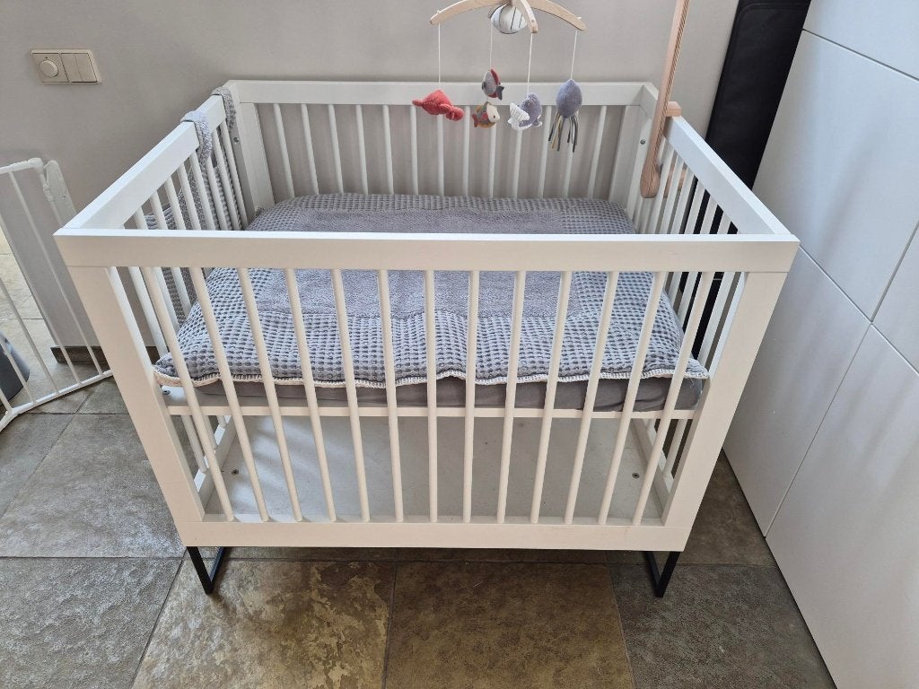 Kidsmill intense 2 box incl matras en boxkleed, Kinderen en Baby's, Boxen, Ophalen, Zo goed als nieuw, Rechthoekig, In hoogte verstelbaar