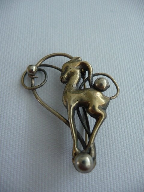 vintage BROCHE van een GAZELLEof ANTILOPE in Art Deco stijl, Ophalen of Verzenden, Overige materialen, Broche