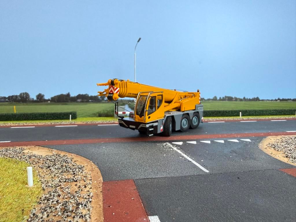 Conrad Liebherr LTC1045-3.1 mobiele kraan schaal 1:50, Ophalen of Verzenden, Zo goed als nieuw, Hijskraan, Tractor of Landbouw