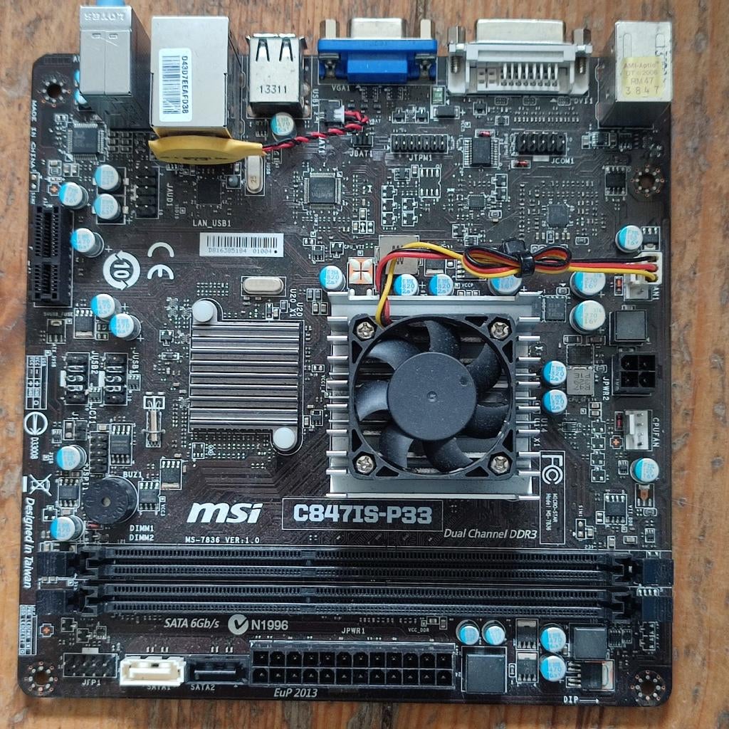 MSI C847IS-P33 moederbord met processor, Computers en Software, Moederborden, DDR3, Ophalen of Verzenden, Zo goed als nieuw, Micro-ATX