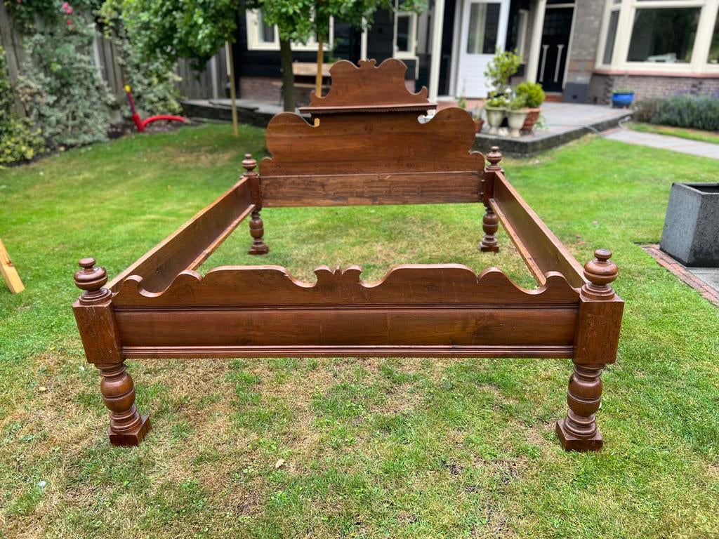 Antiek 19e-eeuws Italiaans houten bedframe, Ophalen