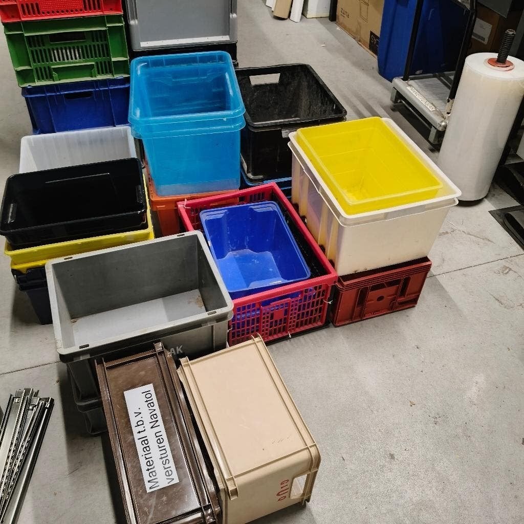 Stevige plastic bakken & kratten WISSELENDE VOORRAAD, Ophalen, Gebruikt, 40 tot 60 cm, 50 tot 75 cm