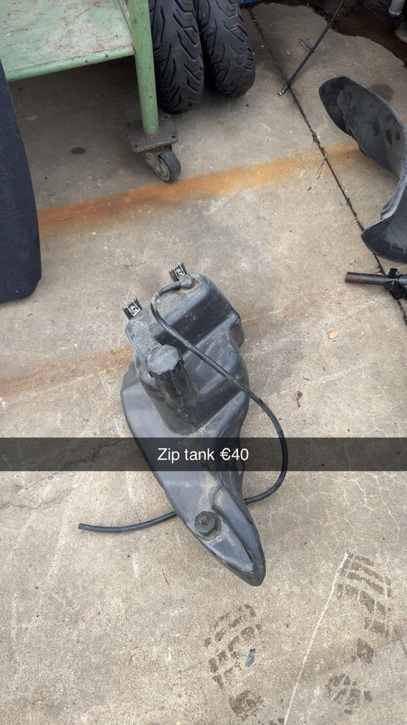 Piaggio Zip benzine tank, Ophalen of Verzenden, Zo goed als nieuw, Tank, Piaggio