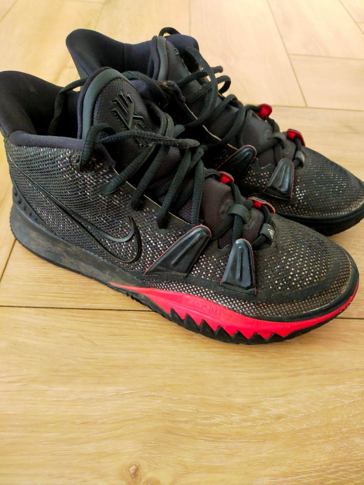 Nike Kyrie 7 Basketballschoenen Zwart/Rood maat 40, Ophalen of Verzenden