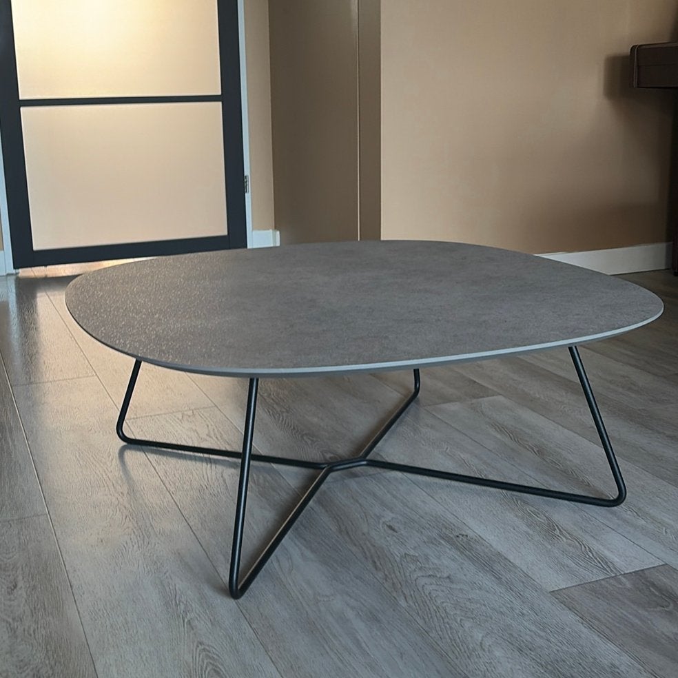 Salontafel grijs blad met zwart onderstel van Enzo Luca, Ophalen, Modern design, 50 tot 100 cm, Vierkant