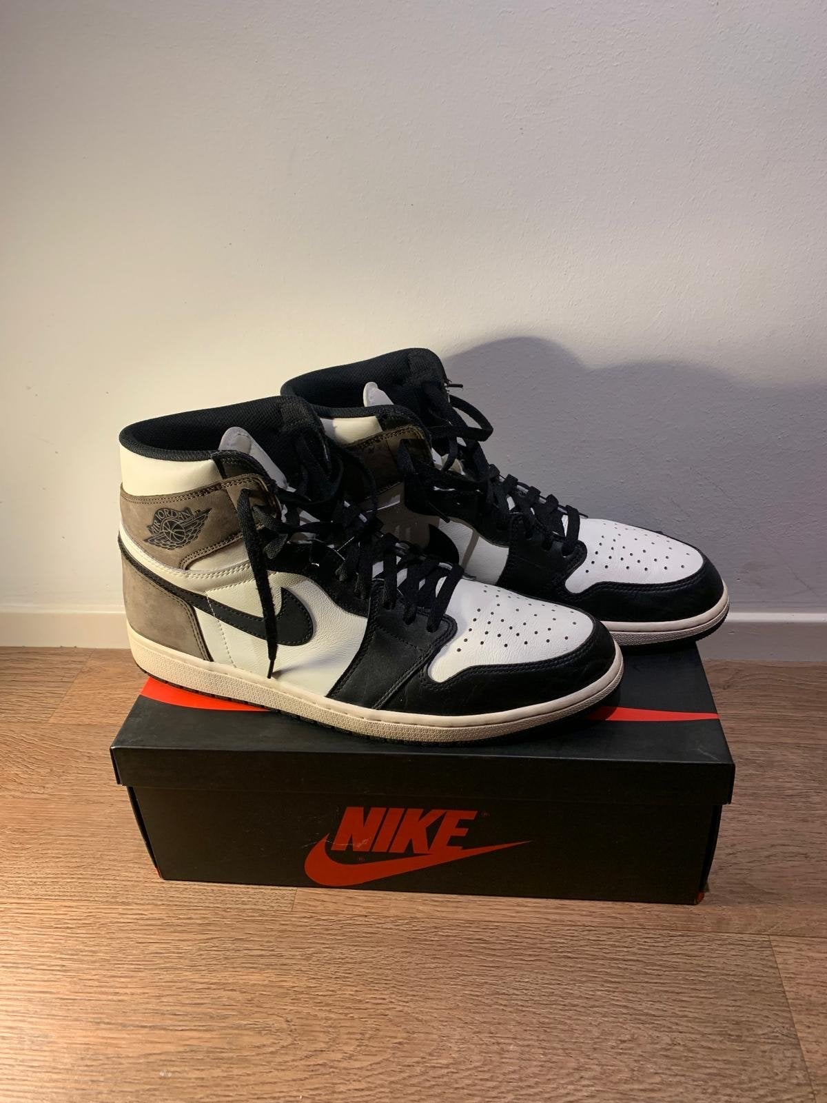 Jordan 1 Retro High Dark Mocha - Maat 48.5, Ophalen of Verzenden, Gedragen, Bruin, Sneakers of Gympen